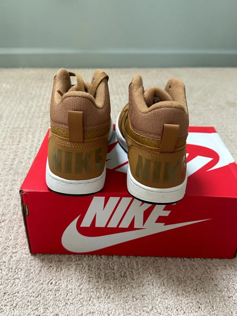Nike Court Borough Mid GS Wheat Size 7Y